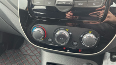 Renault Captur 0.9 TCE 90 Play 5dr Petrol Hatchback